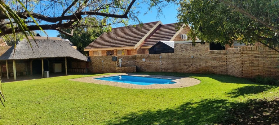 2 Bedroom Property for Sale in Langenhovenpark Free State